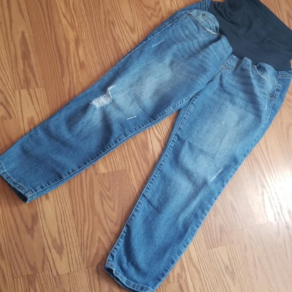 A glow maternity Jean's‎ crop 10